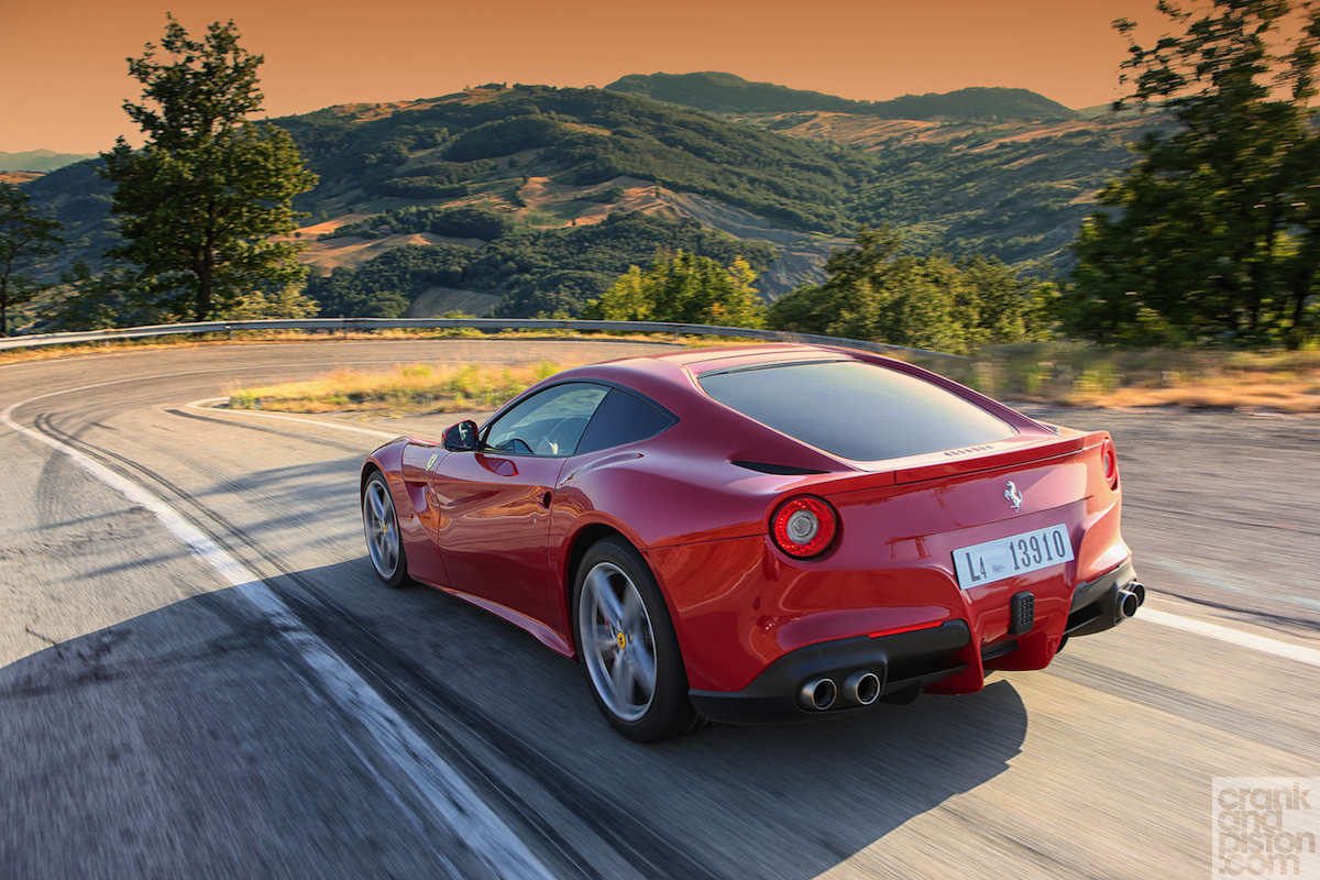 Ferrari f12 Berlinetta зелёная