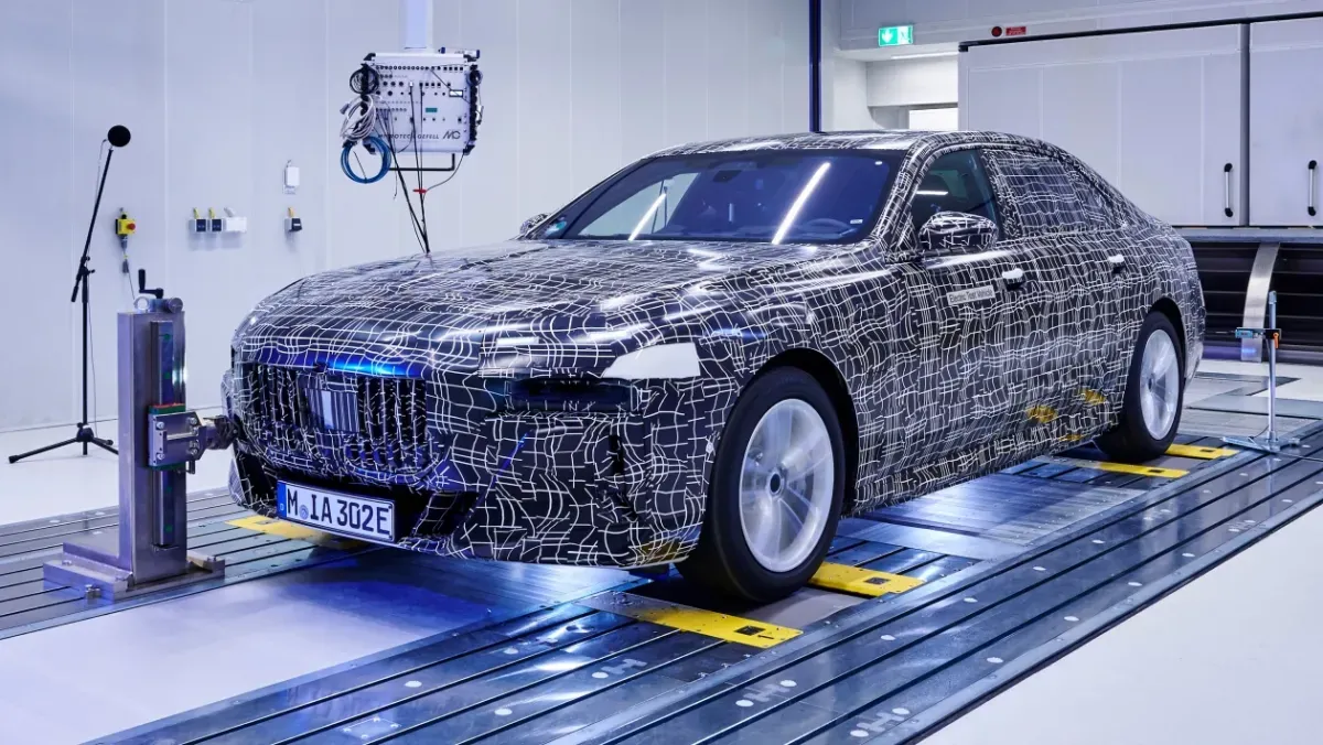 BMW-i7-saloon-testing-10